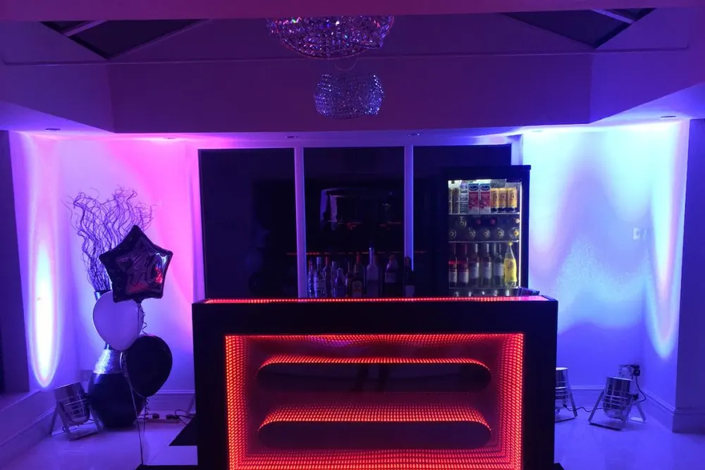 Kwizeen Outside Catering / Mobile Bars